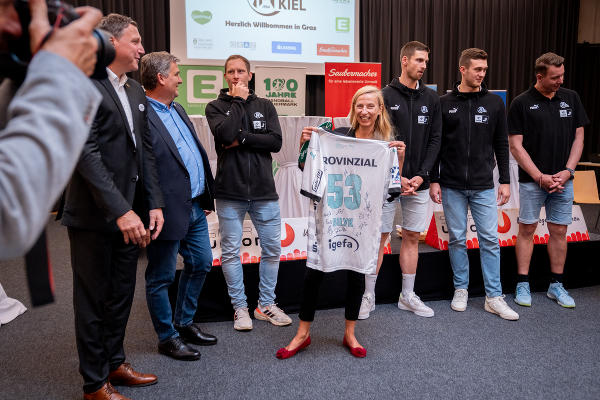 Sportlandesrätin Juliane Bogner-Strauß freut sich über den Aufenthalt der Handball-Stars in Graz. © Jesse Streibl