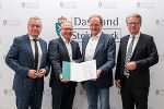 Landeshauptmann-Stellvertreter Anton Lang, Bürgermeister Bernd Osprian (Städtebund), Landtagsabgeordneter Erwin Dirnberger (Gemeindebund) und Landeshauptmann Christopher Drexler (v.l.) © Land Steiermark/Binder; bei Quellenangabe honorarfrei