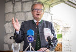 LH Christopher Drexler würdigte in seiner Laudatio die besonderen Leistungen des Ausnahmekünstlers. © Harald Steiner; bei Quellenangabe honorarfrei LH Christopher Drexler würdigte in seiner Laudatio die besonderen Leistungen des Ausnahmekünstlers.