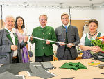 Landeshauptmann Christopher Drexler bei der Eröffnung der Herrenschneiderei des Steirischen Heimatwerks in der Grazer Sporgasse. © Land Steiermark Landeshauptmann Christopher Drexler bei der Eröffnung der Herrenschneiderei des Steirischen Heimatwerks in der Grazer Sporgasse.