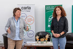 Caritas-Vizedirektorin Petra Prattes und Referatsleiterin Ingrid Winter (Abfall- und Ressourcenwirtschaft des Landes Steiermark) am Ramsch- & Raritätenmarkt von Carla in Graz.