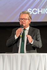 LH Christopher Drexler freute sich über 24.000 Euro Reinerlös. © Land Steiermark/Robert Binder; Verwendung bei Quellenangabe honorarfrei LH Christopher Drexler freute sich über 24.000 Euro Reinerlös.