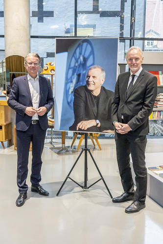 Auf Antrag von Landeshauptmann Christopher Drexler und Kulturstadtrat Günter Riegler wird der „Gerhard Hirschmann-Preis für kritisches Denken″ an Helmut Marko verliehen. © Foto Fischer; bei Quellenangabe honorarfrei