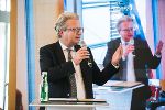 Landeshauptmann Christopher Drexler zeichnete die PG Austria GmbH mit dem steirischen Landeswappen aus.  © PG Austria/steadymotion; bei Quellenangabe honorarfrei