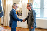 Landeshauptmann Christopher Drexler mit dem Vorsitzenden der Vereinigung österreichischer Bezirkshauptleute BH Josef Kronister.