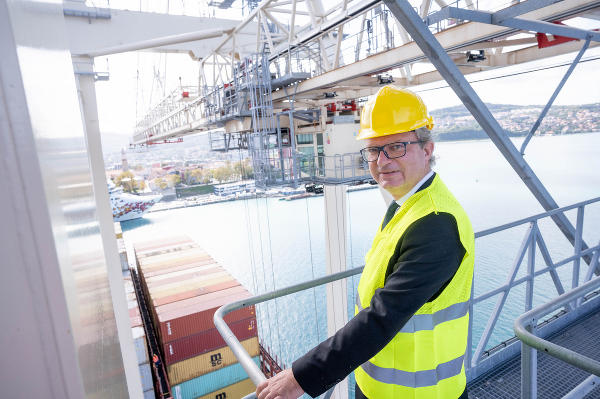 LH Drexler im Hafen Koper © Land Steiermark; bei Quellenangabe honorarfrei