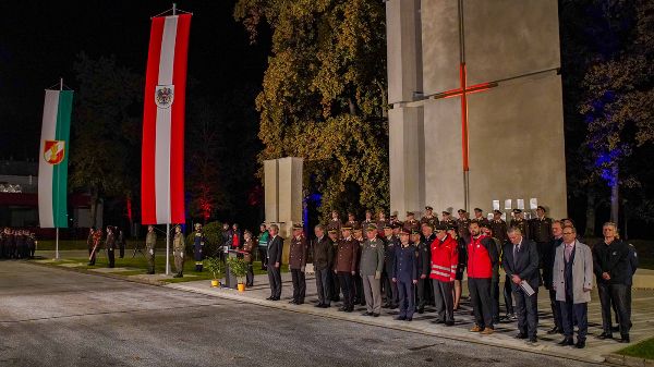 Aufgrund des 50-jährigen Jubiläums der Feuerwehr- und Zivilschutzschule Steiermark wurde die Flaggenparade heuer am Standort der Feuerwehschule in Lebring abgehalten. © LFV/C. Karner; bei Quellenangabe honorarfrei