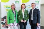 Geschäftsführerin Sandra Höbel (Landentwicklung Steiermark), Landesrätin Simone Schmiedtbauer, Obmann LAbg. Franz Fartek (Landentwicklung Steiermark) (v.l.) © Land Steiermark/Binder; bei Quellenangabe honorarfrei