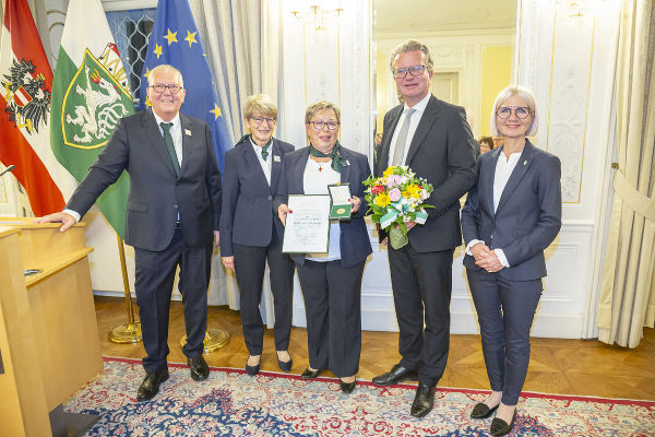 Edwin Benko, Katharina Purtscher-Penz, Hannelore Schlager, Landeshauptmann Christopher Drexler und die Zweite Landtagspräsidentin Gabriele Kolar (v.l.). © Land Steiermark/Foto Fischer; bei Quellenangabe honorarfrei