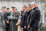 Landeshauptmann Christopher Drexler beim Gedenken auf dem jüdischen Friedhof in Graz.