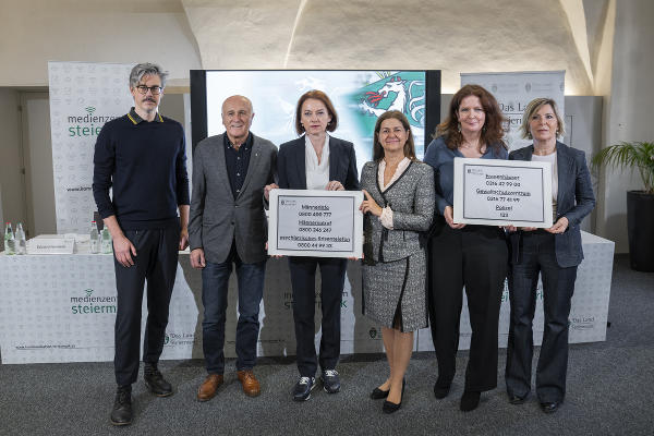 Steirischer Sechs-Punkte-Plan für mehr Gewaltschutz präsentiert: Michael Kurzmann, Eduard Hamedl, Frauenlandesrätin Simone Schmiedtbauer, Soziallandesrätin Doris Kampus, Michaela Gosch und Marina Sorgo (v.l.) © Land Steiermark/Robert Binder; Verwendung bei Quellenangabe honorarfrei