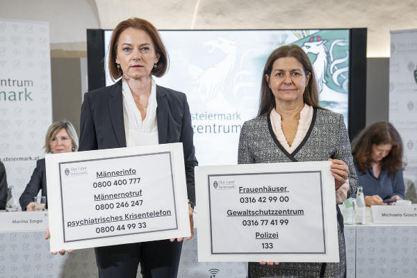 Frauenlandesrätin Simone Schmiedtbauer und Soziallandesrätin Doris Kampus appellieren, die Beratungsangebote und Notfallnummern zu nutzen. © Land Steiermark/Robert Binder; Verwendung bei Quellenangabe honorarfrei