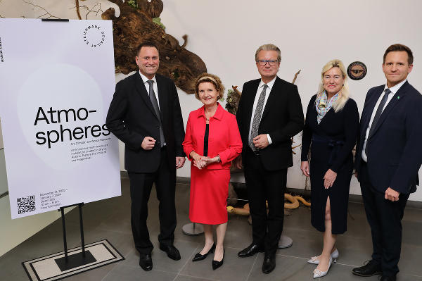 Josef Schrammel (kaufmännischer Direktor Universalmuseum Joanneum), Susanne Keppler-Schlesinger (Direktorin des Austrian Cultural Forum New York), Landeshauptmann Christopher Drexler, Petra Schneebauer (österreichische Botschafterin in den USA), Marko Mele (wissenschaftlicher Direktor Universalmuseum Joanneum) (v.l.) © Foto: Universalmuseum Joanneum/J.J. Kucek