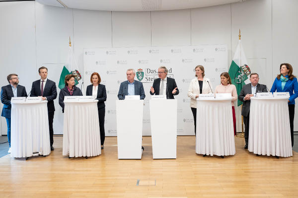 Die Steiermärkische Landesregierung bei der Pressekonferenz nach der Regierungsklausur in Stainz. © Land Steiermark