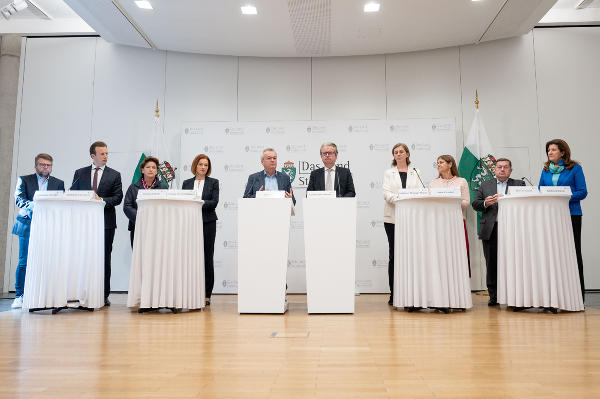 Die Steiermärkische Landesregierung bei der Pressekonferenz nach der Regierungsklausur in Stainz © Land Steiermark