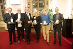 Johannes Chum, Peter Pakesch, LH Christopher Drexler, Almuthe Christine Hauer, Franz Dampfhofer und Gerd Kühr (v.l.) bei der Überreichung des Ehrenzeichens des Landes Steiermark für Wissenschaft, Forschung und Kunst.