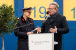 LH Christopher Drexler gratuliert den 70 neuen Polizistinnen und Polizisten
