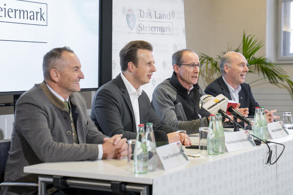 Pressekonferenz zum Weltcup in der Ramsau im Medienzentrum Steiermark: Bgm. Ernst Fischbacher, LR Karlheinz Kornhäusl, Alois Stadlober und Karl Fischbacher (v.l.) © Foto: Land Steiermark/Robert Binder; Verwendung bei Quellenangabe honorarfrei