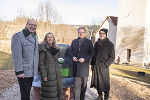 Enthüllung des Denkmals für Hanns Koren in St. Bartholomä: Bgm. Josef Birnstingl, Elisabeth Fiedler, LH Christopher Drexler und Werner Reiterer (v.l.) © Land Steiermark/Foto Fischer; Verwendung bei Quellenangabe honorarfrei