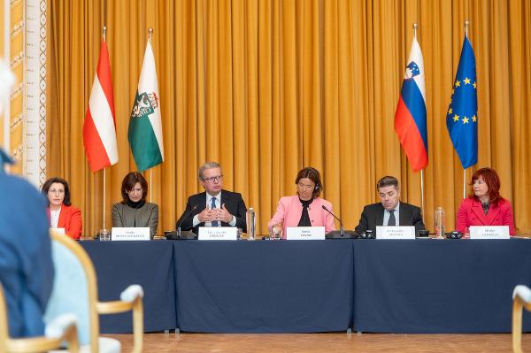 LH Christopher Drexler mit Ministerin Tanja Fajon bei der sechsten Sitzung des Joint Commitee in Slowenien © Land Steiermark; bei Quellenangabe honorarfrei