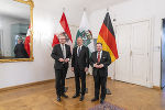 Landeshauptmann Christopher Drexler (l.) und Europalandesrat Werner Amon (r.) begrüßten den deutschen Botschafter Vito Cecere zu seinem Antrittsbesuch in der Grazer Burg. © Land Steiermark/Binder; bei Quellenangabe honorarfrei