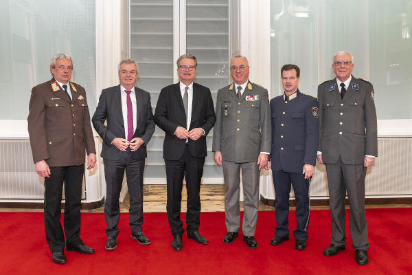LH Christopher Drexler und LH-Stv. Anton Lang begrüßten LFK-Kommandant Reinhard Leichtfried, Militärkommandant Heinz Zöllner, Landespolizeidirektor Gerald Ortner und den Präs. des Roten Kreuzes Stmk. Werner Weinhofer (v.l.) beim feierlichen Neuerjahrsempfang © Foto: Land Steiermark/Binder; bei Quellenangabe honorafrei