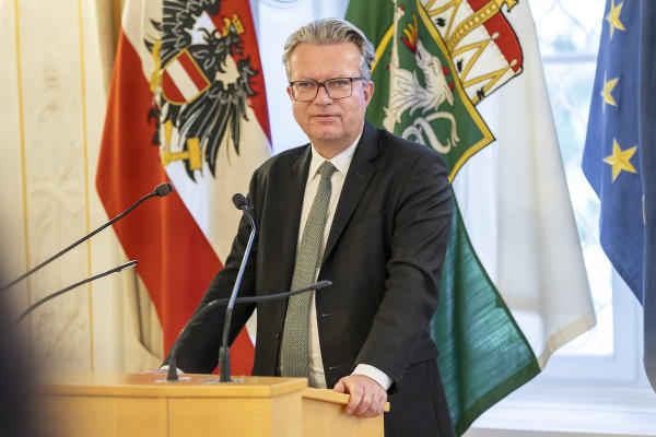 LH Christopher Drexler beim Empfang der ,EuroSkills'-Gewinnerinnen und -Gewinner in der Grazer Burg.  © Land Steiermark/Binder; bei Quellenangabe honorarfrei