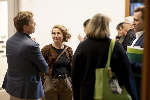 Die Mitglieder der Fokusgruppen im Austausch © Foto: Nikola Milatovic, bei Quellenangabe honorafrei