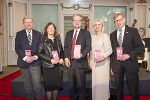 Der ehemalige Präsident des LVwG Steiermark Gerhard Gödl, LVwG-Vizepräsidentin Monika Drexel, LH Christopher Drexler, LVwG-Präsidentin Verena Ennemoser und VwGH-Präsident Rudolf Thienel (v.l.n.r.) © Land Steiermark/Foto Fischer; bei Quellenangabe honorarfrei