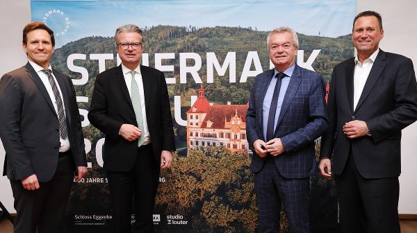 Der wissenschaftliche Direktor des Universalmuseums Joanneum Marko Mele, Landeshauptmann Christopher Drexler, Landeshauptmann-Stellvertreter Anton Lang und der kaufmännische Direktor des Universalmuseums Joanneum Josef Schrammel (v.l.) © Universalmuseum Joanneum/J.J. Kucek; Verwendung bei Quellenangabe honorarfrei