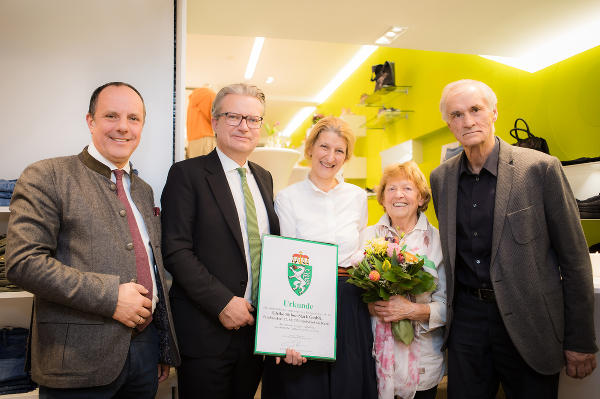 Bgm. Christoph Stark, LH Christopher Drexler und GF Ulrike Stibor-Stark mit ihren Eltern Thusnelda und Herwig Stibor (v.l).  © Karl Schrotter; bei Quellenangabe honorarfrei