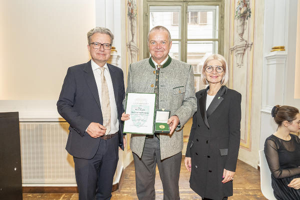 LH Christopher Drexler und 2. LT-Präs. Gabriele Kolar mit Walter Maier. © Foto: Land Steiermark/Foto Fischer; bei Quellenangabe honorarfrei