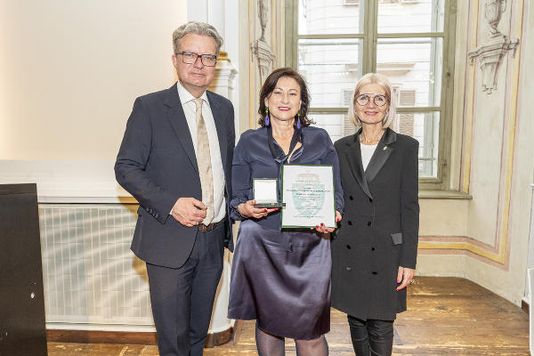 LH Christopher Drexler und 2. LT-Präs. Gabriele Kolar mit Gerhild Paukovitsch-Jandl. © Foto: Land Steiermark/Foto Fischer; bei Quellenangabe honorarfrei