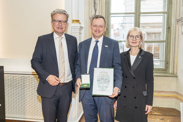 LH Christopher Drexler und 2. LT-Präs. Gabriele Kolar mit Wolfgang Polt. © Foto: Land Steiermark/Foto Fischer; bei Quellenangabe honorarfrei