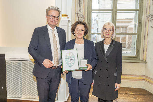 LH Christopher Drexler und 2. LT-Präs. Gabriele Kolar mit Anna Riegler. © Foto: Land Steiermark/Foto Fischer; bei Quellenangabe honorarfrei