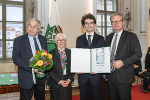Thomas Georg Boné (2.v.r.) erhielt einen Josef Krainer-Förderungspreis © Foto: Land Steiermark/Robert Binder; Verwendung bei Quellenangabe honorafrei Thomas Georg Boné (2.v.r.) erhielt einen Josef Krainer-Förderungspreis
