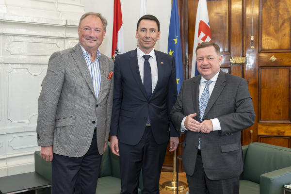Europalandesrat Werner Amon, Botschafter Jozef Polakovič und Honorarkonsul Fritz Sperl (v.r.) © Land Steiermark/ Binder