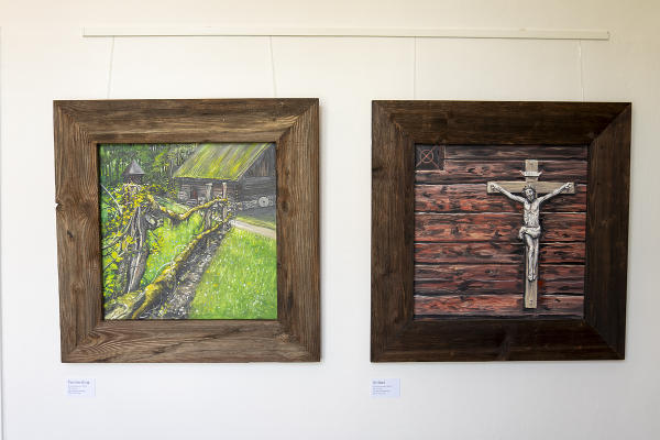 Die Werke aus dem „Stübing-Zyklus“ von Klaus Baumgartner zeigen Ausschnitte aus dem Österreichischen Freilichtmuseum Stübing. © Land Steiermark/Robert Binder; Verwendung bei Quellenangabe honorarfrei