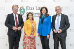 LH Christopher Drexler, Soziallandesrätin Doris Kampus, STVP-Klubobfrau Barbara Riener und LH-Stv. Anton Lang (v.l.): 100 Euro gibt es zusätzlich für alle Bezieherinnen und Bezieher des Wohn- und Heizkostenzuschusses des Bundes. © Land Steiermark/ Binder LH Christopher Drexler, Soziallandesrätin Doris Kampus, STVP-Klubobfrau Barbara Riener und LH-Stv. Anton Lang (v.l.): 100 Euro gibt es zusätzlich für alle Bezieherinnen und Bezieher des Wohn- und Heizkostenzuschusses des Bundes.