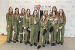 LH Christopher Drexler gratulierte der Wettkampfgruppe der FF Dirnbach zum Vizestaatsmeister-Titel. © Foto: Land Steiermark/Binder; bei Quellenangabe honorarfrei LH Christopher Drexler gratulierte der Wettkampfgruppe der FF Dirnbach zum Vizestaatsmeister-Titel.