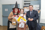 LR Werner Amon gratulierte Marie Högler (VS Rassach) © Land Steiermark/Robert Binder; Verwendung bei Quellenangabe honorarfrei LR Werner Amon gratulierte Marie Högler (VS Rassach)