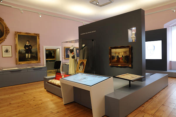 Interaktive Stationen in der Ausstellung geben vertiefende Einblicke in das Leben und Wirken des "steirischen Prinzen"  © Universalmuseum Joanneum / J.J.Kucek 