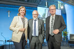 Wissenschaftslandesrätin Barbara Eibinger-Miedl begrüßte gemeinsam mit Landeshauptmann Christopher Drexler den Keynote-Speaker Politikwissenschaftler Herfried Münkler beim diesjährigen Pfingstdialog im Schloss Seggauberg bei Leibnitz © Foto: Foto Fischer; bei Quellenangabe honorarfrei Wissenschaftslandesrätin Barbara Eibinger-Miedl begrüßte gemeinsam mit Landeshauptmann Christopher Drexler den Keynote-Speaker Politikwissenschaftler Herfried Münkler beim diesjährigen Pfingstdialog im Schloss Seggauberg bei Leibnitz
