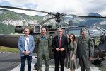 Landtagsabgeordneter Armin Forstner, Hauptmann Patrick Wöss, LH Christopher Drexler, Nationalratsabgeordnete Corinna Scharzenberger, Brigadier Gerfried Promberger, Airchief der Österreichischen Luftstreitkräfte (v.l.) © Land Steiermark; bei Quellenangabe honorarfrei Landtagsabgeordneter Armin Forstner, Hauptmann Patrick Wöss, LH Christopher Drexler, Nationalratsabgeordnete Corinna Scharzenberger, Brigadier Gerfried Promberger, Airchief der Österreichischen Luftstreitkräfte (v.l.)