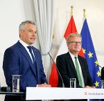 Bundeskanzler Karl Nehammer (l.) und Landeshauptmann Christopher Drexler (r.) © Foto: BKA/ Dragan Tatic; bei Quellenangabe honorarfrei Bundeskanzler Karl Nehammer (l.) und Landeshauptmann Christopher Drexler (r.)