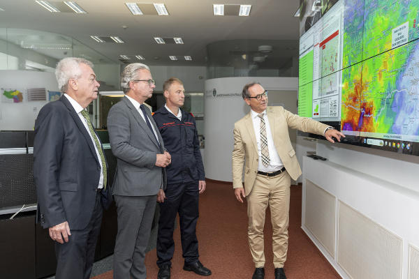 Lageerörterung in der Landeswarnzentrale Steiermark © Land Steiermark/Robert Binder; Verwendung bei Quellenangabe honorarfrei