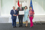 Johann Hiden (2.v.l.) wurde der Berufstitel Regierungsrat verliehen, LR Werner Amon, Bildungsdirektorin Elisabeth Meixner und Abteilungsleiterin Eva-Maria Fluch gratulierten. © Land Steiermark/Foto Fischer; Verwendung bei Quellenangabe honorarfrei Johann Hiden (2.v.l.) wurde der Berufstitel Regierungsrat verliehen, LR Werner Amon, Bildungsdirektorin Elisabeth Meixner und Abteilungsleiterin Eva-Maria Fluch gratulierten.