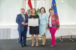 Eva Neubauer (2.v.l.) wurde der Berufstitel Schulrätin verliehen, LR Werner Amon, Bildungsdirektorin Elisabeth Meixner und Abteilungsleiterin Eva-Maria Fluch gratulierten. © Land Steiermark/Foto Fischer; Verwendung bei Quellenangabe honorarfrei Eva Neubauer (2.v.l.) wurde der Berufstitel Schulrätin verliehen, LR Werner Amon, Bildungsdirektorin Elisabeth Meixner und Abteilungsleiterin Eva-Maria Fluch gratulierten.