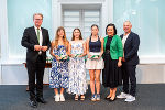 LH Drexler und Bildungsdirektorin Meixner mit den Bundessiegerinnen im Bewerb 3x3 Basketball Mädchen 2022/23 aus dem BRG Petersgasse © Land Steiermark/Manuel Hanschitz; Verwendung bei Quellenangabe honorarfrei LH Drexler und Bildungsdirektorin Meixner mit den Bundessiegerinnen im Bewerb 3x3 Basketball Mädchen 2022/23 aus dem BRG Petersgasse