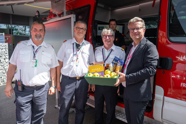 Landeshauptmann Christopher Drexler dankt den Kameradinnen und Kameraden der Freiwilligen Feuerwehren © Land Steiermark/ Binder